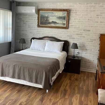 Auberge Restwell Motel Berrys Mills Экстерьер фото