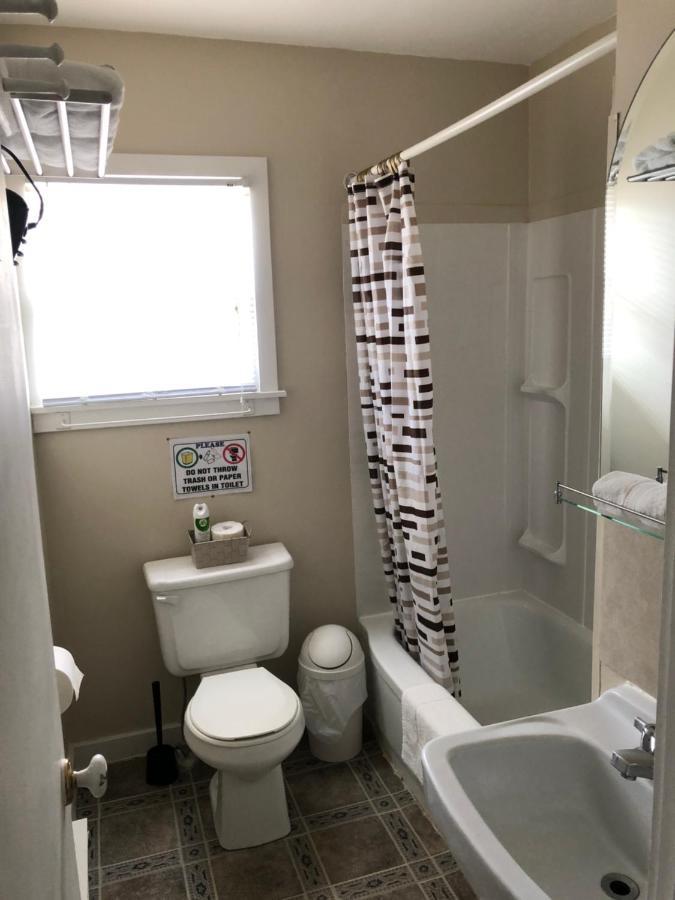 Auberge Restwell Motel Berrys Mills Экстерьер фото
