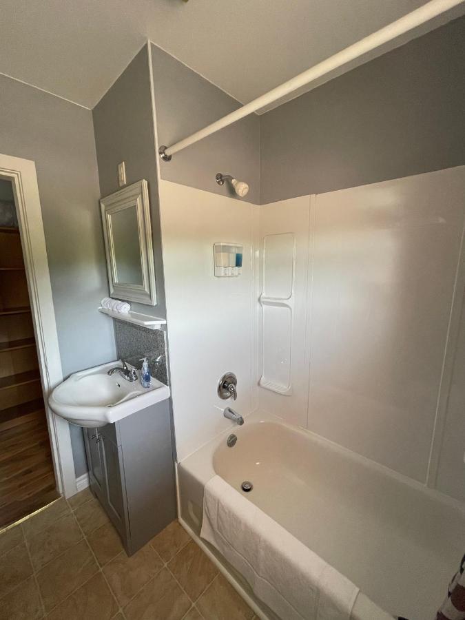 Auberge Restwell Motel Berrys Mills Экстерьер фото