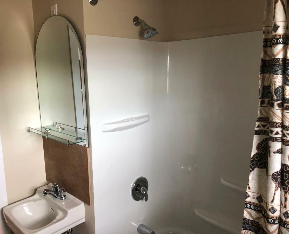 Auberge Restwell Motel Berrys Mills Экстерьер фото